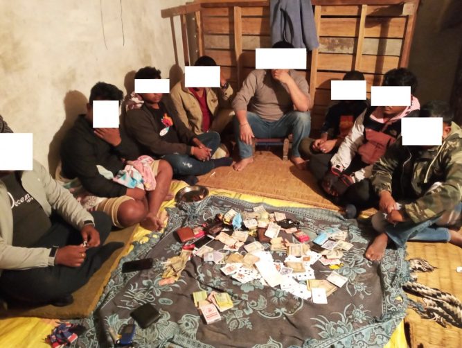 २ लाख बराबर रकम सहित कावासोति देखि ८ जना जुवाडे पक्राउ