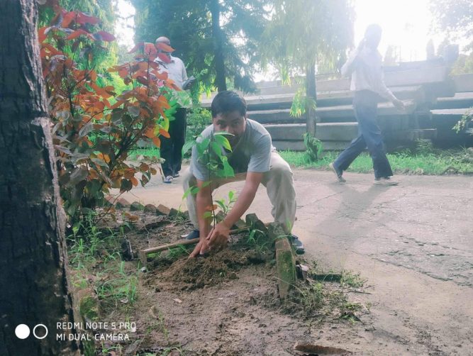 ३८ औं बार्षिकोत्सवको  अवसरमा कृष्णनगर वितरण केन्द्र द्वारा वृक्षारोपण