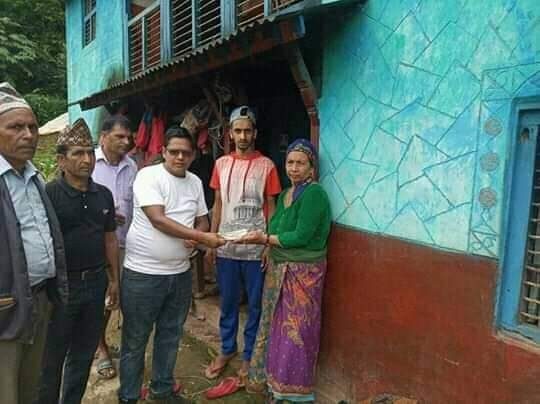 पहिरो पीडितलाई नेकपा बिहादीको  आर्थिक सहयोग