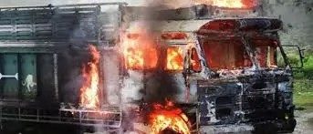 पेट्रोल पम्प अगाडि पार्किङ गरिएको ट्रकमा आगलागी