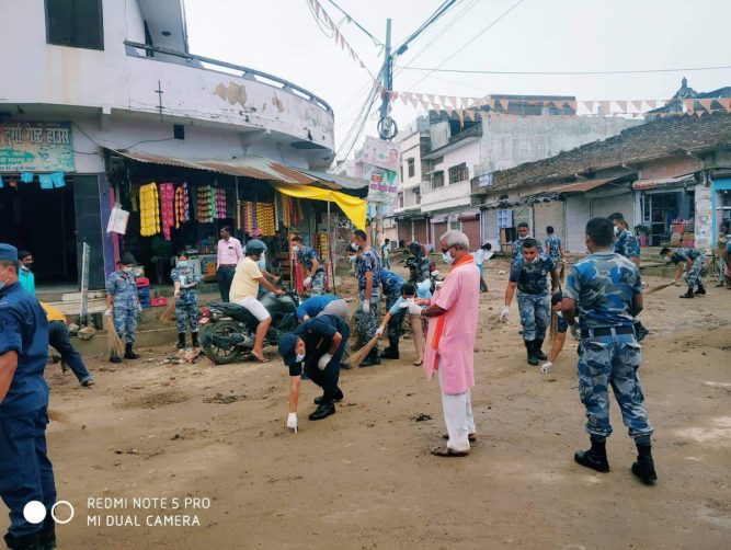 जनचेतना मूलक कार्यक्रम अन्तर्गत कृष्णनगरमा सरसफाई सेवा केन्द्र तौलिहवा द्वारा सरसफाई  Gandakiaaja