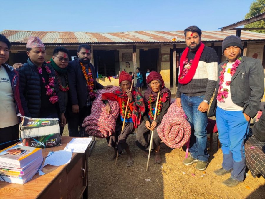 जन्मदिनको अवसरमा वालबालिकालाइ शैक्षिक सामाग्री र विपन्नलाइ न्यानो शिरक वितरण