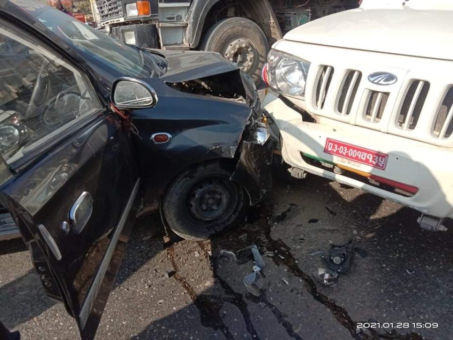 नवलपुरको कावासोतीमा बलेरो र कार  दुर्घटना