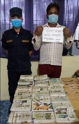 नवलपरासीमा १० किलो चरेस सहित भारतीय नागरिक  पक्राउ