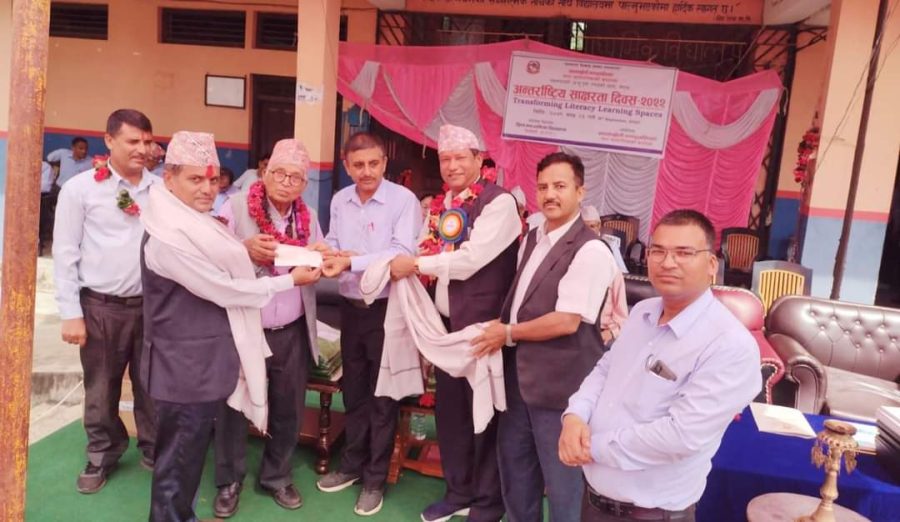 शिक्षासेवी दाहालको सत्कर्म ,कावासोतीको सबै विद्यालयमा अक्षयकोष
